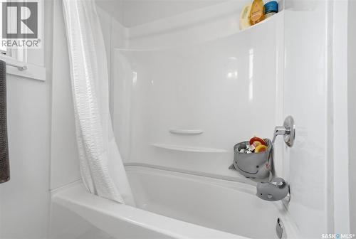 2709 24Th Avenue, Regina, SK - Indoor Photo Showing Bathroom