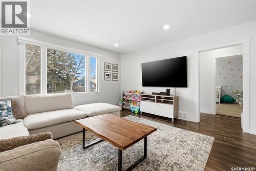 2709 24Th Avenue, Regina, SK - Indoor Photo Showing Living Room