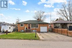 16 LORNE STREET Georgina, ON L0E 1L0