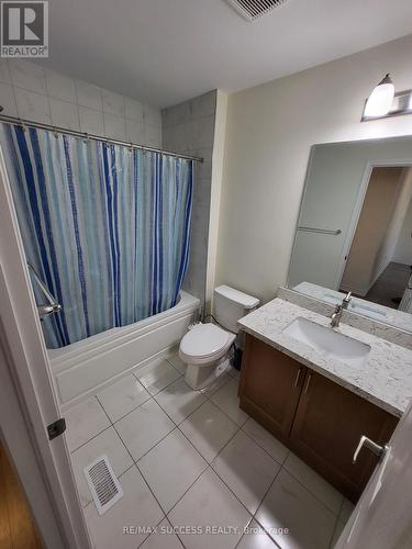 725 Kennedy Circle W, Milton, ON - Indoor Photo Showing Bathroom