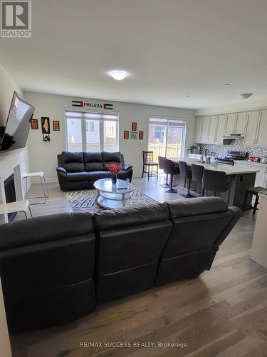 725 Kennedy Circle W, Milton, ON - Indoor Photo Showing Other Room