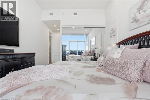 550 North Service Road Unit# 1504, Grimsby, ON - Indoor Photo Showing Bedroom