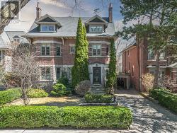17 PARKWOOD AVENUE Toronto, ON M4V 2W9