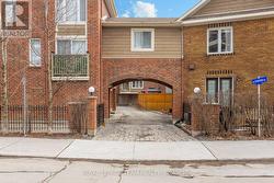 10 CORNERSTONE PRIVATE Ottawa, ON K2P 2N3