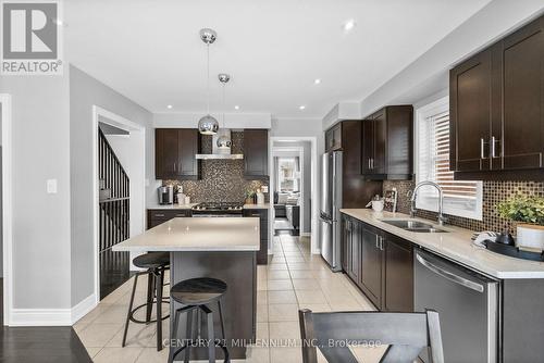 655 Cargill Path, Milton, ON - Indoor Photo Showing Kitchen With Double Sink With Upgraded Kitchen