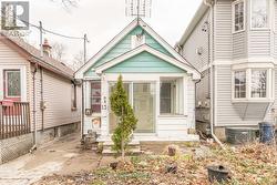 13 KENWORTHY AVENUE Toronto, ON M1L 3B1