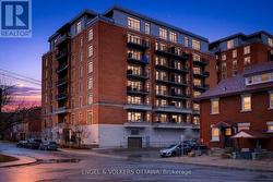 410 - 327 BREEZEHILL AVENUE S  Ottawa, ON K1Y 1R6