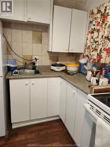 354 Bruce, Windsor, ON - Indoor Photo Showing Kitchen