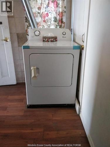 354 Bruce, Windsor, ON - Indoor Photo Showing Laundry Room
