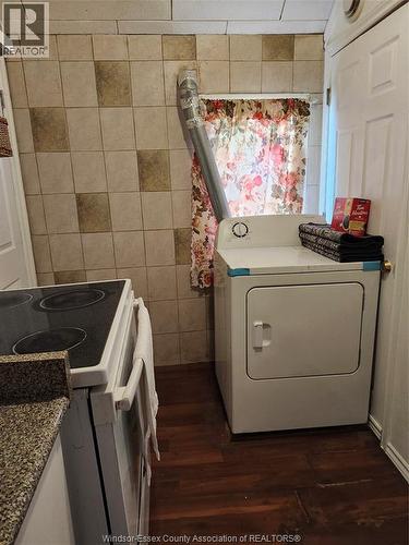 354 Bruce, Windsor, ON - Indoor Photo Showing Laundry Room