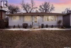 3817 McCallum AVENUE  Regina, SK S4S 0S8