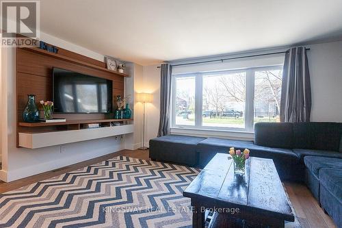510 Richey Crescent, Mississauga, ON - Indoor Photo Showing Living Room