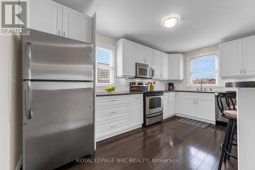 475 East 38Th Street, Hamilton, ON - Indoor Photo Showing Kitchen