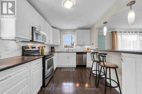 475 East 38Th Street, Hamilton, ON - Indoor Photo Showing Kitchen With Upgraded Kitchen