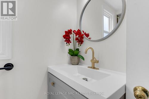 475 East 38Th Street, Hamilton, ON - Indoor Photo Showing Bathroom