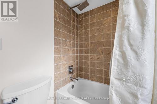 475 East 38Th Street, Hamilton, ON - Indoor Photo Showing Bathroom