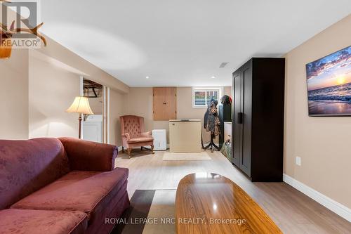 475 East 38Th Street, Hamilton, ON - Indoor Photo Showing Living Room