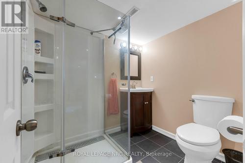 475 East 38Th Street, Hamilton, ON - Indoor Photo Showing Bathroom