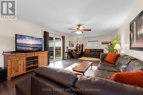 475 East 38Th Street, Hamilton, ON - Indoor Photo Showing Living Room