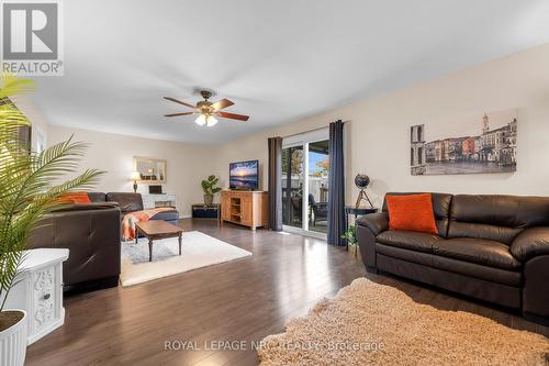 475 East 38Th Street, Hamilton, ON - Indoor Photo Showing Living Room