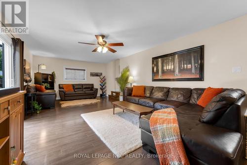 475 East 38Th Street, Hamilton, ON - Indoor Photo Showing Living Room