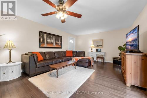 475 East 38Th Street, Hamilton, ON - Indoor Photo Showing Living Room