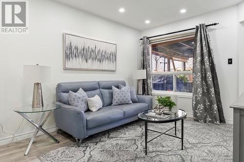45 Hawkins Drive, Cambridge, ON - Indoor Photo Showing Living Room