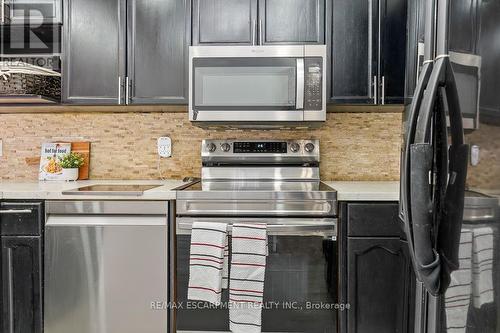 45 Hawkins Drive, Cambridge, ON - Indoor Photo Showing Kitchen With Upgraded Kitchen