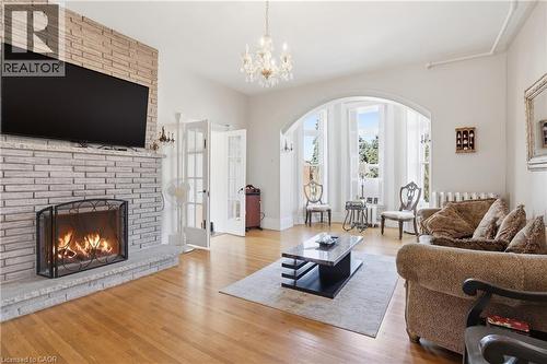 26 Ravenscliffe Avenue, Hamilton, ON - Indoor Photo Showing Living Room With Fireplace