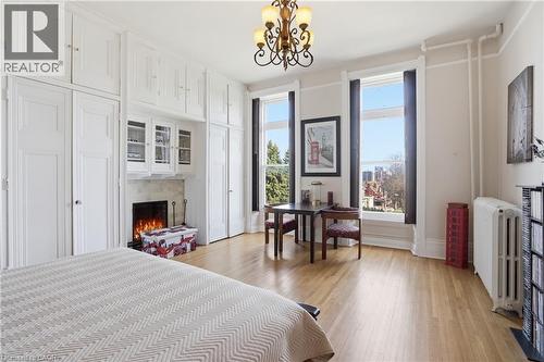 26 Ravenscliffe Avenue, Hamilton, ON - Indoor Photo Showing Bedroom