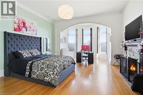 26 Ravenscliffe Avenue, Hamilton, ON - Indoor Photo Showing Bedroom