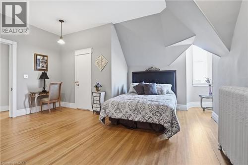 26 Ravenscliffe Avenue, Hamilton, ON - Indoor Photo Showing Bedroom