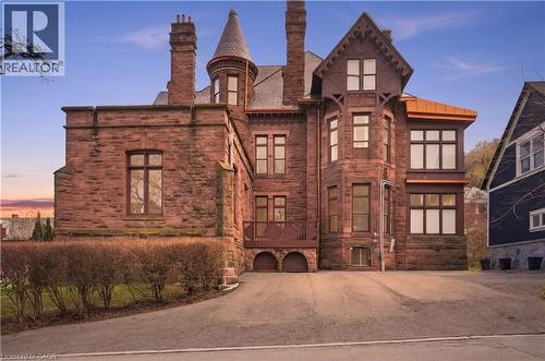 26 Ravenscliffe Avenue, Hamilton, ON - Outdoor