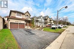 808 GREYSTONE COURT E Oshawa, ON L1K 2V1
