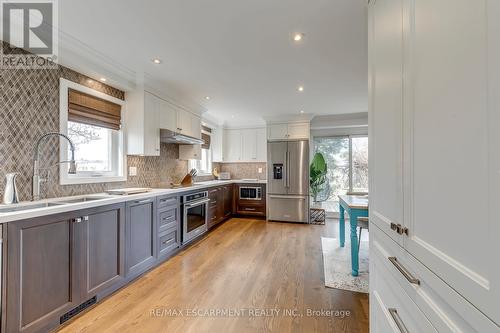 3311 Springvale Court, Burlington, ON - Indoor Photo Showing Kitchen With Upgraded Kitchen