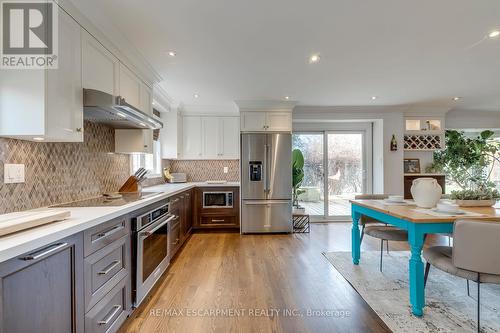 3311 Springvale Court, Burlington, ON - Indoor Photo Showing Kitchen With Upgraded Kitchen
