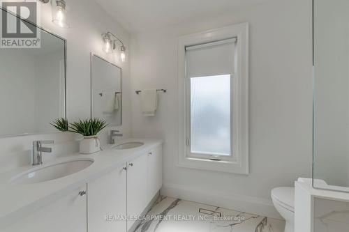 3311 Springvale Court, Burlington, ON - Indoor Photo Showing Bathroom