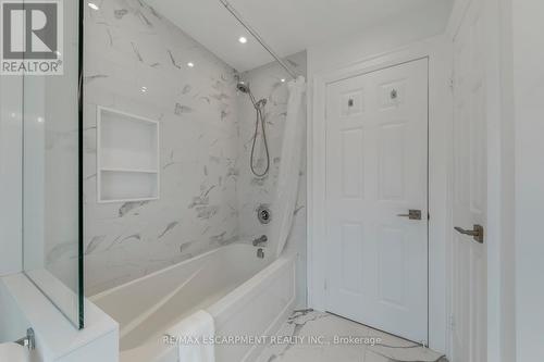 3311 Springvale Court, Burlington, ON - Indoor Photo Showing Bathroom