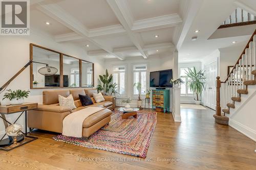 3311 Springvale Court, Burlington, ON - Indoor Photo Showing Living Room