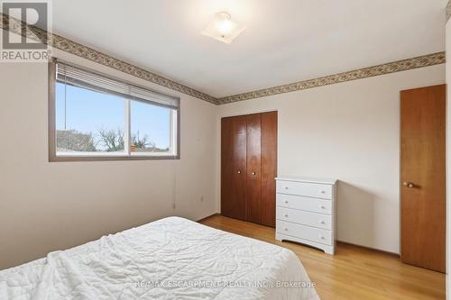 26 Adorn Court, Hamilton, ON - Indoor Photo Showing Bedroom