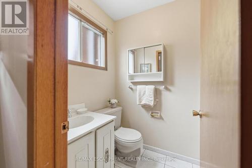26 Adorn Court, Hamilton, ON - Indoor Photo Showing Bathroom