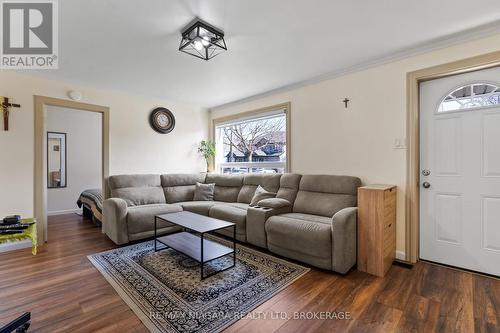 50 Merigold Street, St. Catharines (Western Hill), ON - Indoor Photo Showing Living Room