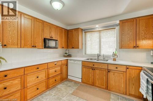220 Salisbury Avenue Unit# 29, Cambridge, ON - Indoor Photo Showing Kitchen With Double Sink