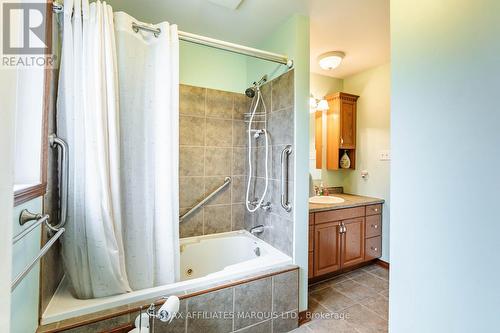 847 Glengarry Boulevard, Cornwall, ON - Indoor Photo Showing Bathroom