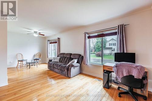 847 Glengarry Boulevard, Cornwall, ON - Indoor Photo Showing Living Room