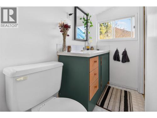 117 High Street, Nelson, BC - Indoor Photo Showing Bathroom