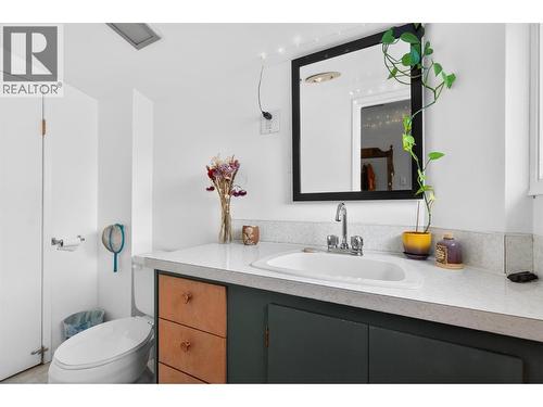 117 High Street, Nelson, BC - Indoor Photo Showing Bathroom