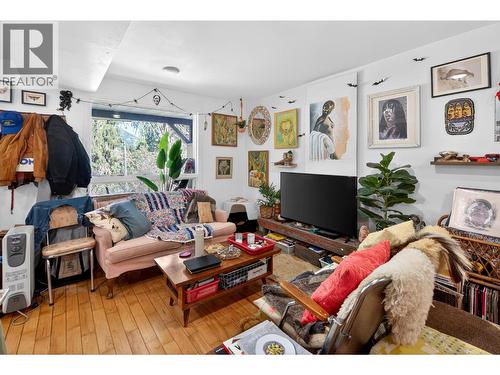 117 High Street, Nelson, BC - Indoor Photo Showing Living Room With Fireplace