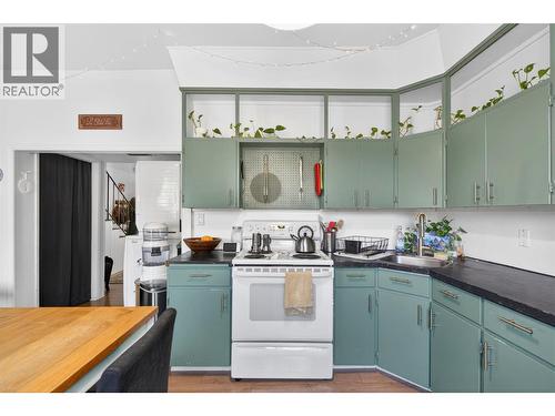 117 High Street, Nelson, BC - Indoor Photo Showing Kitchen