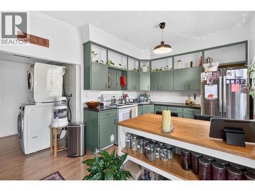 117 High Street, Nelson, BC - Indoor Photo Showing Kitchen